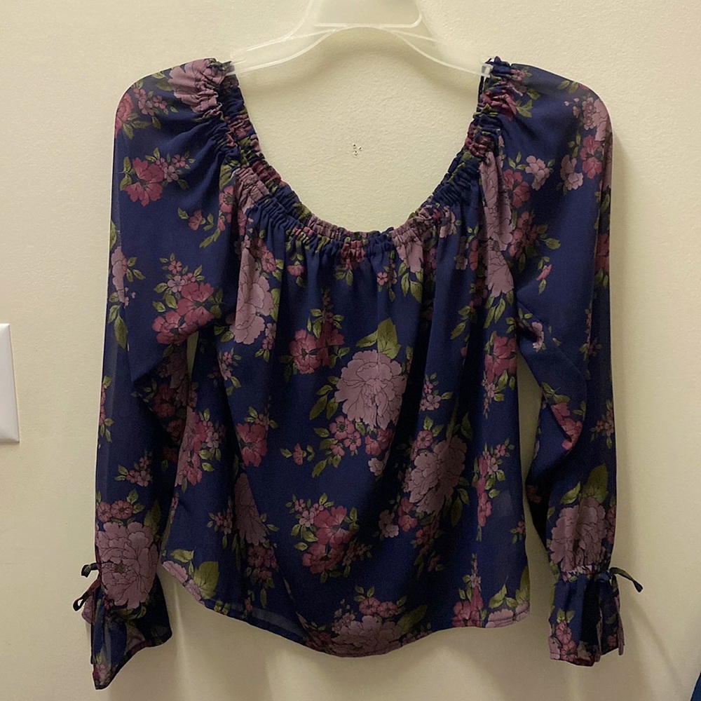Cute off the shoulder Aeropostale floral top